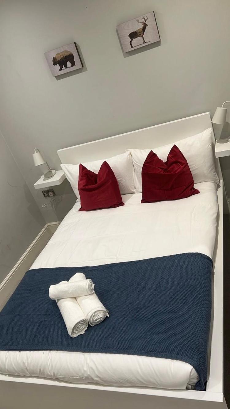 Brilliant 2 Bed Apartment - Spacious, Central & Well-Connected 런던 외부 사진