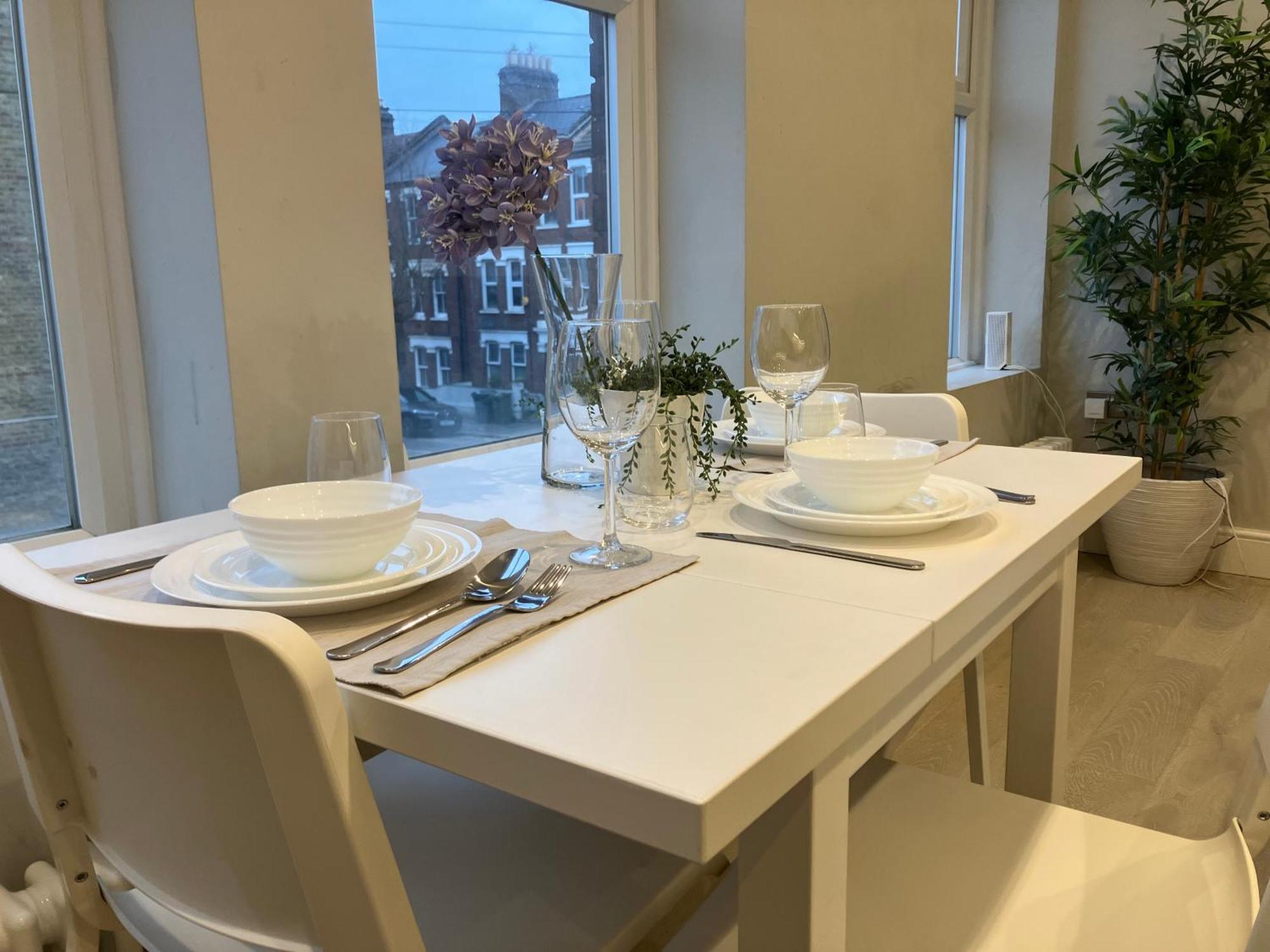 Brilliant 2 Bed Apartment - Spacious, Central & Well-Connected 런던 외부 사진