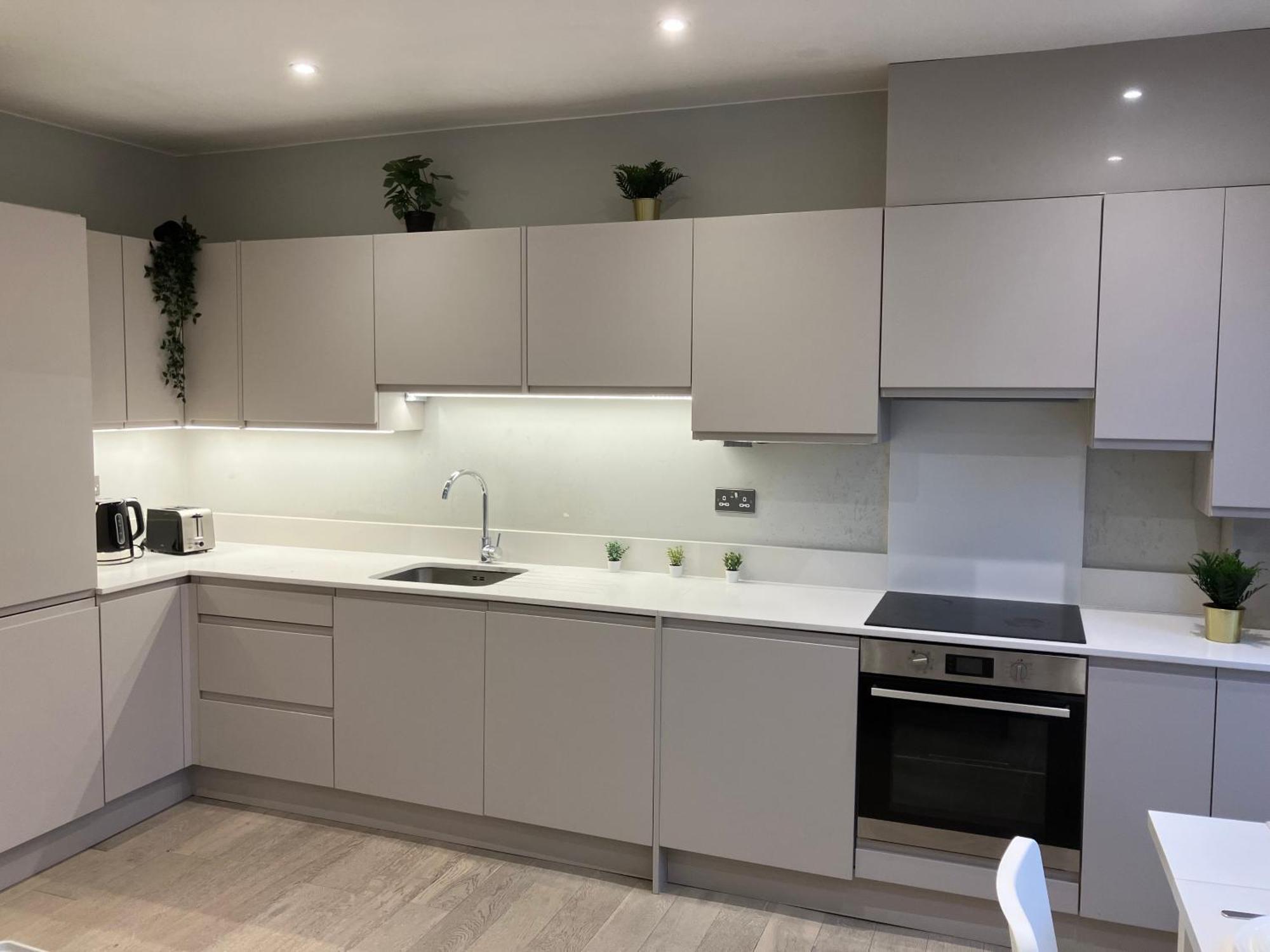 Brilliant 2 Bed Apartment - Spacious, Central & Well-Connected 런던 외부 사진