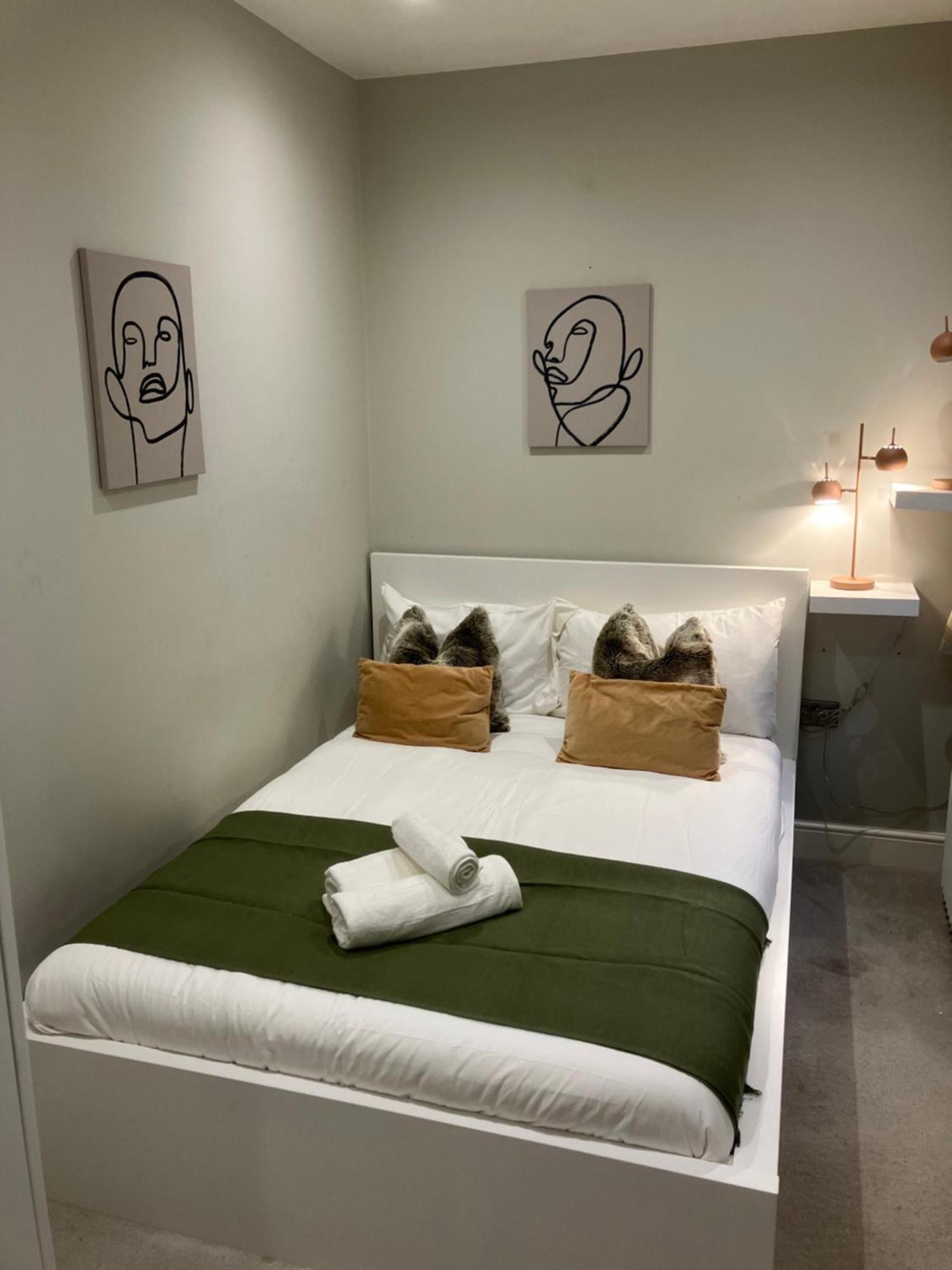 Brilliant 2 Bed Apartment - Spacious, Central & Well-Connected 런던 외부 사진