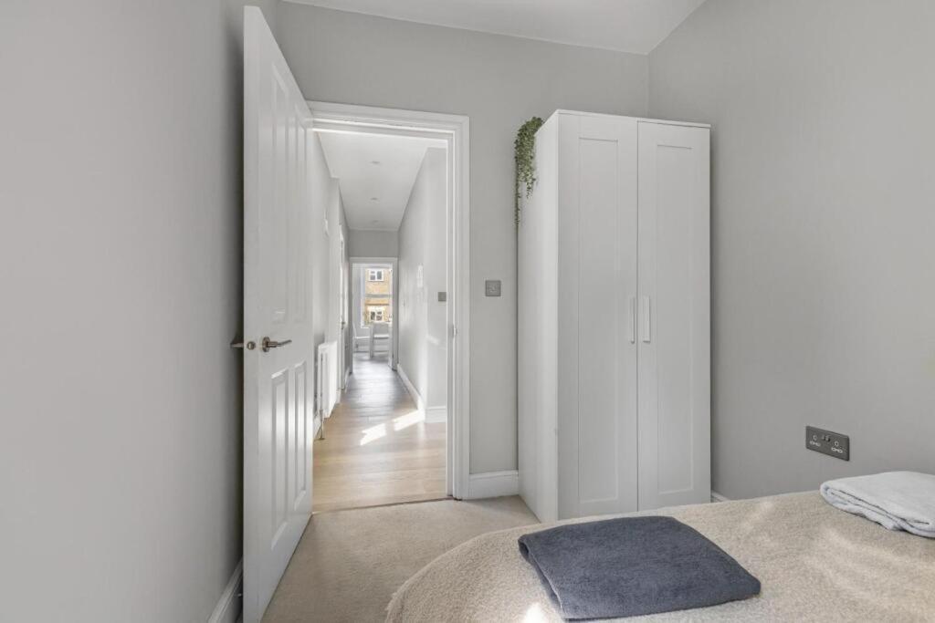 Brilliant 2 Bed Apartment - Spacious, Central & Well-Connected 런던 외부 사진