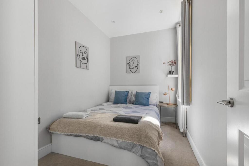 Brilliant 2 Bed Apartment - Spacious, Central & Well-Connected 런던 외부 사진