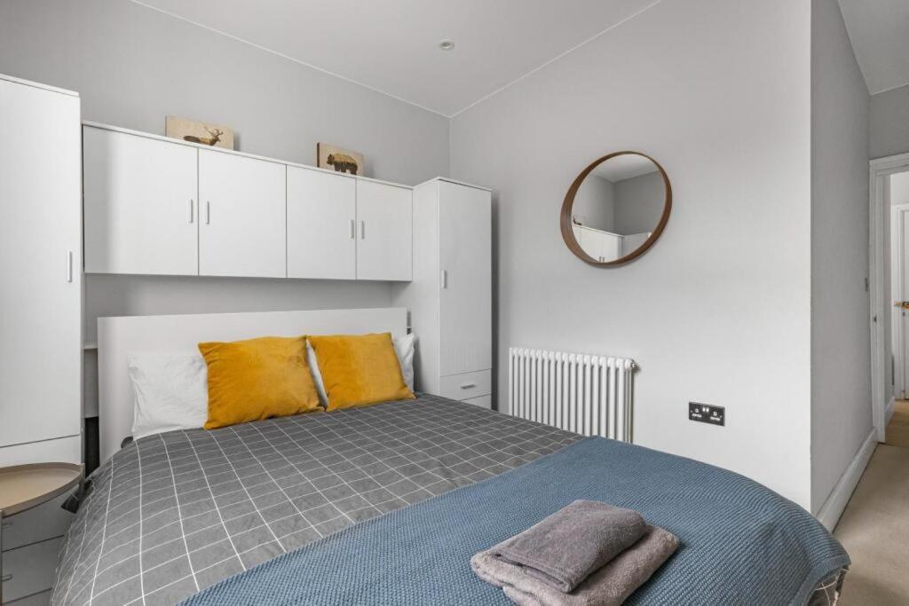 Brilliant 2 Bed Apartment - Spacious, Central & Well-Connected 런던 외부 사진